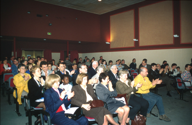 Aspecte de la sala de la Societat Recreativa durant l'acte de presentació del llibre sobre 