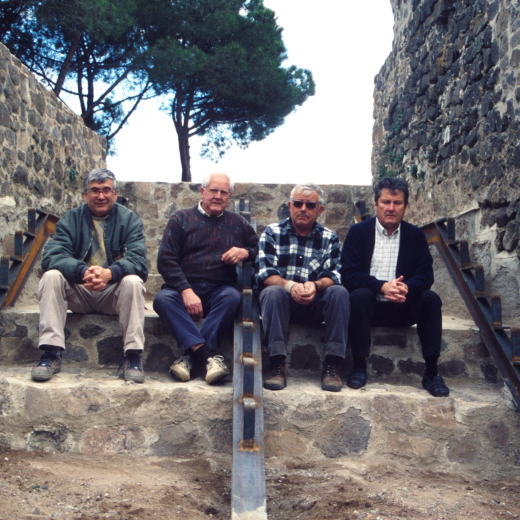 En Juli Campeny, en Martí Tomàs, en Xavier Vergès i en Josep Soler tots de l'equip de treball en la restauració de Sant Jordi.