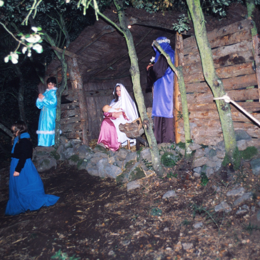 Escena del naixement en el pessebre vivent de Sant Jordi l'any 1997