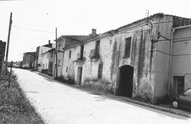 El carrer de Sils a Ca l'Aregay avui tot està canviat.
