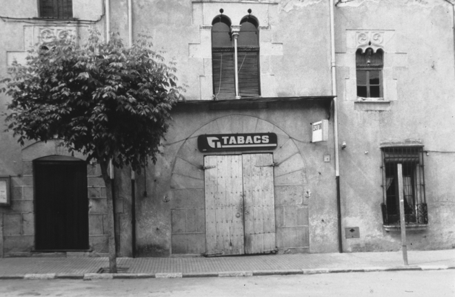 Aquesta casa de l'estanc, Ca l'Orench, és una de les més antigues de Maçanet, era el Casal del Trilla, una família de la noblesa del segle XII