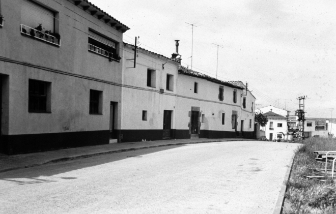 Final del carrer dels Dolors. Dues cases de Can Rep, dues de Can Lleuger i Can Tragantos avui remodelada