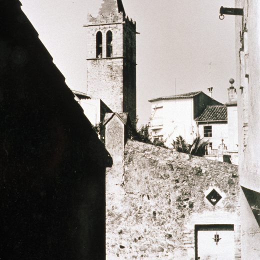 Foto del campanar des del 