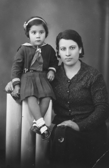 Maria Martinell amb la seva filla Josefina Zumalla