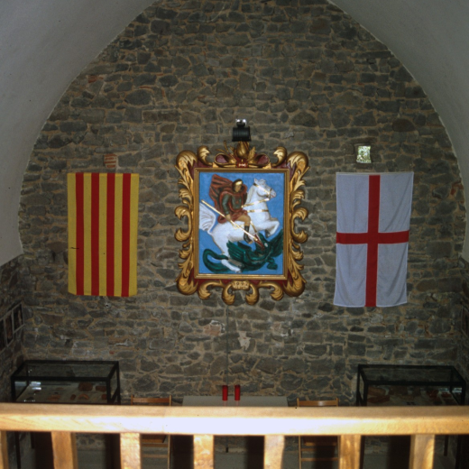 Detall de la capella de Sant Jordi del Castell de Torcafelló des de dalt del cor.