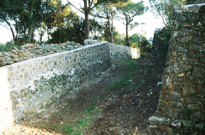 Part de les muralles ja reconstruides