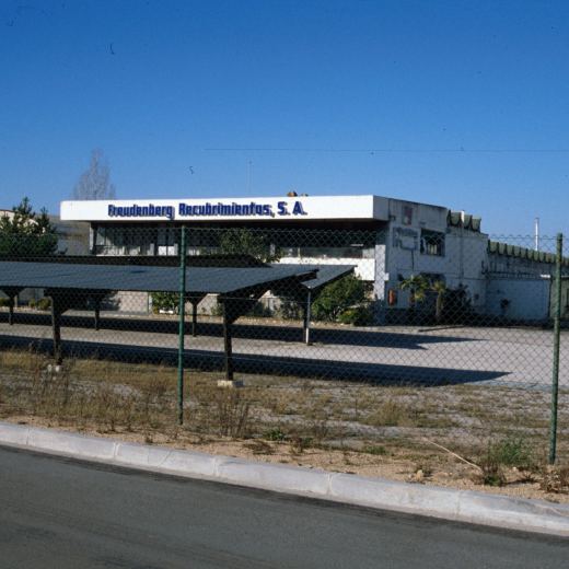 Vista de la fàbrica Frendesberg al polígon industrial Puigtió
