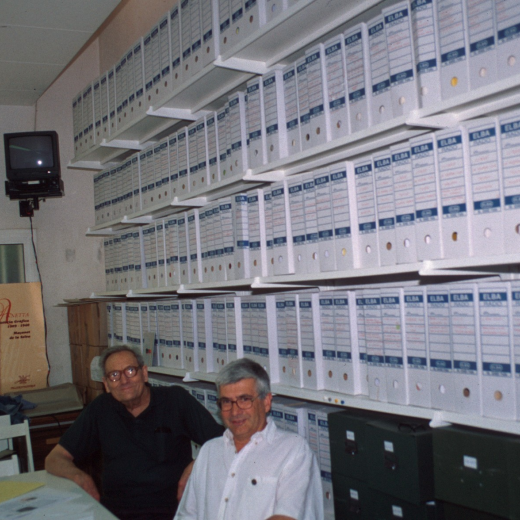 En Josep Reyner i en Juli Campeny en el centre del Taller d'Història