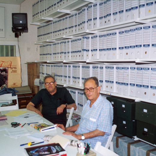 En Josep Reyner i en Martí Rossell membres de l'equip que confecciona l'arxiu fotogràfic del taller d'història són els integrants de més edat d'aquest grup amb 78 i 71 anys respectivament.