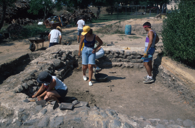 Treballs portats a cap per un grup de treball d'estudiants a les excavacions de la Vila Romana, als voltants de Palau de Foixà
