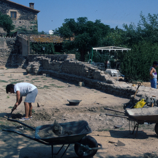 les excavacions davant el palau de Foixa el juliol- agost del 98
