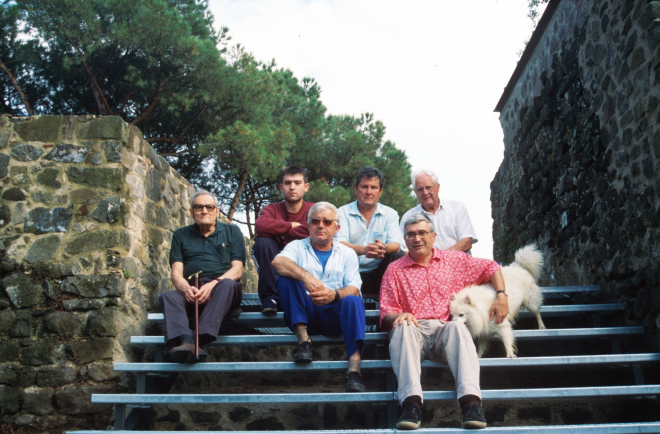 Grup de gent del taller d'història que a través d'anys de dedicació i perseverància han pogut veure realitzada la seva il·lusió de recuperar el conjunt de les restes del Castell de Torcafelló i la seva Capella de Sant Jordi.

D'esquerra a dreta: Jordi Vergés, Josep Soler, i Martí Tomàs a dalt; Josep Reyner, Xavier Vergés, i Juli Campeny a baix, a l'escala metàlica que dóna accés a la plaça. Última realització per ara.