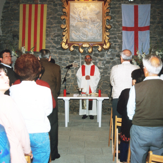 Un moment de la missa que celebra el Sr. rector Mn Josep Puig amb motiu de l'aplec de Sant Jordi