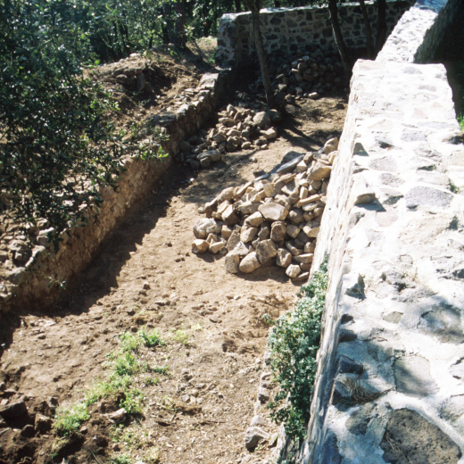 Detall de l'obra de reconstrucció dels murs.