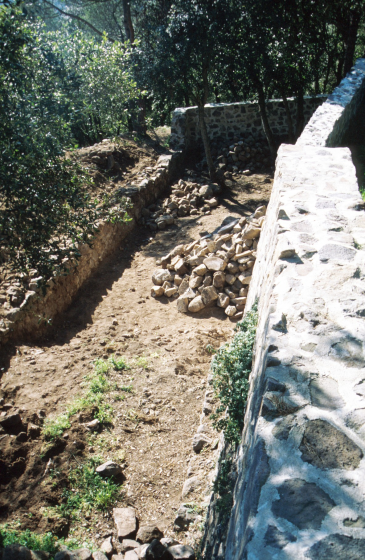 Detall de l'obra de reconstrucció dels murs.