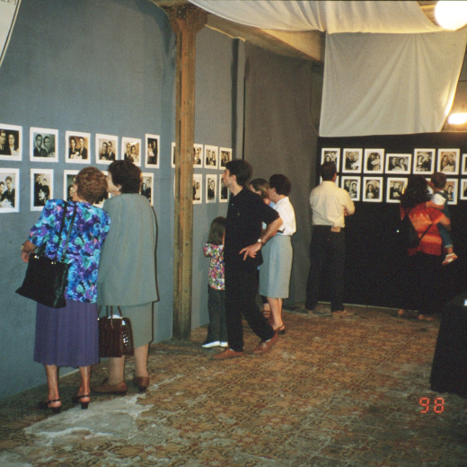 Exposició de fotos que el taller d'història ofereix cada any per la festa major i que es presenta a ca l'ubà vell a la plaça de l'església. Aquest any 98 ha estat dedicada a fotografies antigues de casametn com a continuació de les que ja es vàren exposar l'any passat