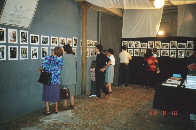 Exposició de fotos que el taller d'història ofereix cada any per la festa major i que es presenta a ca l'ubà vell a la plaça de l'església. Aquest any 98 ha estat dedicada a fotografies antigues de casametn com a continuació de les que ja es vàren exposar l'any passat