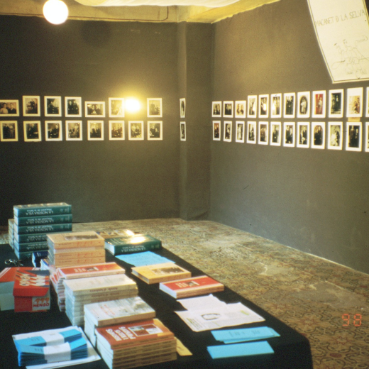 Exposició de fotos i venda de llibres del taller d'història per la festa major l'any 98.