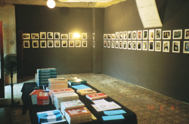 Exposició de fotos i venda de llibres del taller d'història per la festa major l'any 98.