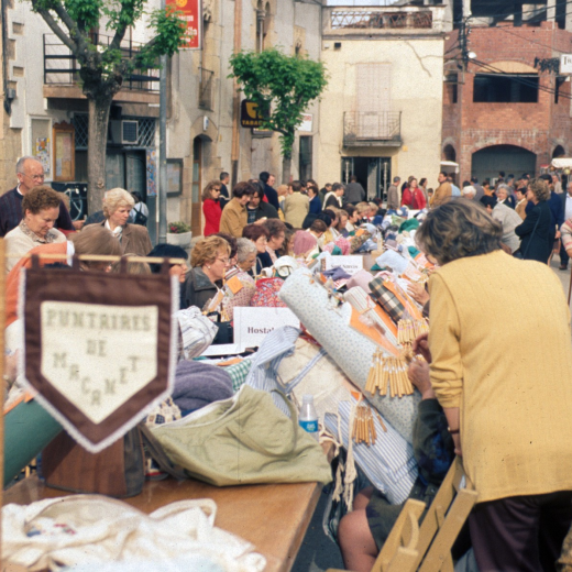 Concurs comarcal de puntaires que se celebra junt amb la Fira Artesanal pel maig.