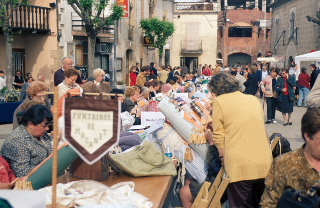Concurs comarcal de puntaires que se celebra junt amb la Fira Artesanal pel maig.