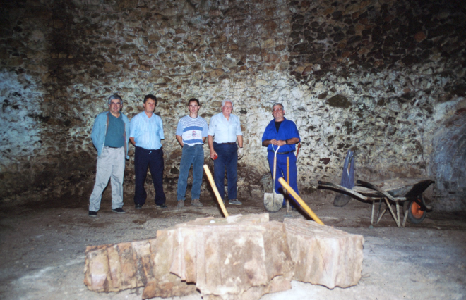 L'equip de treball compost per Juli Campeny, Josep Soler, Jordi Vergés, Martí Tomàs i Xavier Vergés a l'interior del Pou del Glaç