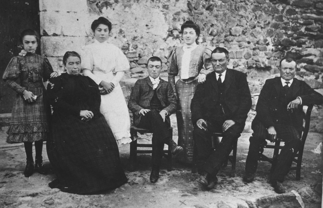 La família Tomàs Companyó. El matrimoni Emilia Companyó i Joan Tomàs i els fills Elisa, Nativitat, Teresa, Josep i Emili