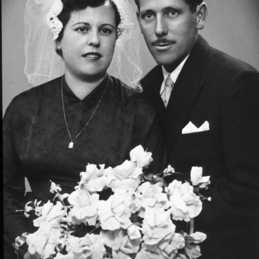 Foto de casament de Joaquim Reyner Tarres de can Raurell i Teresa Masseguer Expósito de l'Empalme. La seva residència des de fa molts anys és a Badalona.
