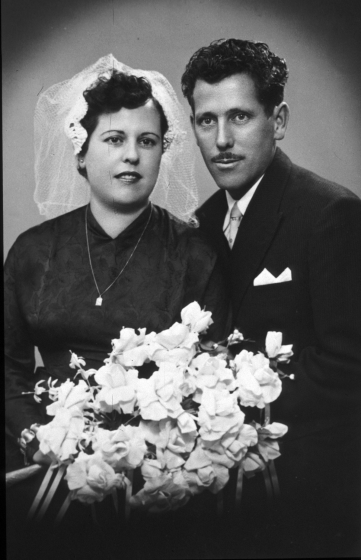 Foto de casament de Joaquim Reyner Tarres de can Raurell i Teresa Masseguer Expósito de l'Empalme. La seva residència des de fa molts anys és a Badalona.