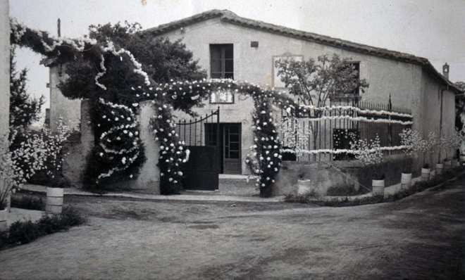 Vinguda de Nostra Sra. de Fàtima l'abril de 1951.

Detall de can Falló enramat per tal avinantesa.