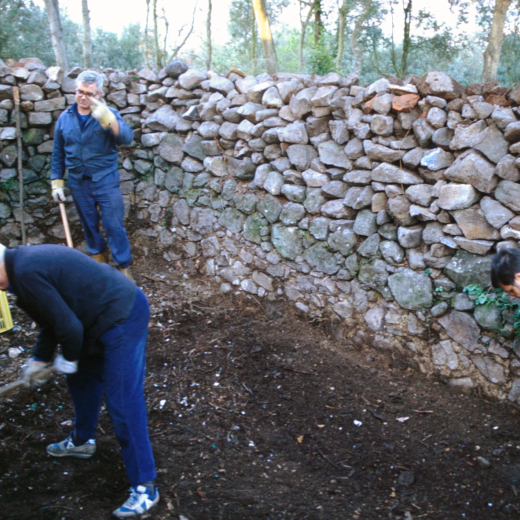 Xavier Vergés, Martí Tomàs i Francesc Guinart treballant en el desenrunament dels fossars.