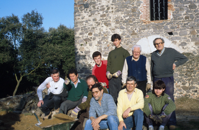 La brigada reposa i es fa la foto

d'esquerra a dreta : drets germans Oscar i Josep M Budi Latorre, Martí Tomàs i Josep Reyner.

a davant Joaquim Roca, Josep Soler, Josep Panosa, Francesc Guinart, Juli Campeny i Jordi Vergés