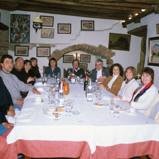 Trobada - sopar al Palau de Foixà dels organitzadors de les sortides culturals del Taller d'història.

D'esquerra a dreta: Joan Machado, Dolors Segura, Joan Romaguera, Jaume Ors, Mercé Pujol, Glòria Caballé, Elisa Bosch, Susana Clarió, Juli Campeny, Carme Benet, Angela Artigas, Carme Martí i Assumpció Artigas.