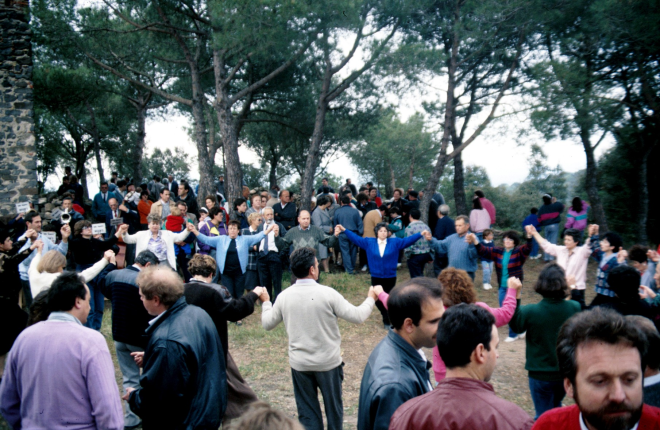 Ballada de sardanes a Sant Jordi el dia de l'aplec