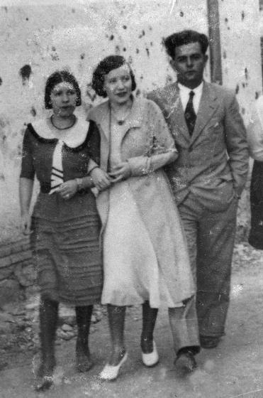 El matrimoni Josep Aregay i Maria Aluart amb una amiga