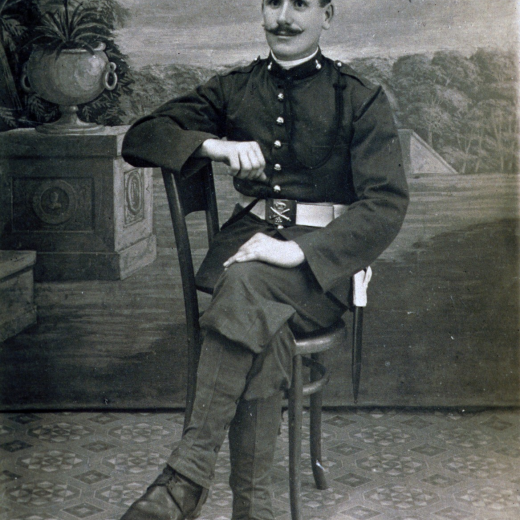El soldat d'artilleria Felix Reyner i Ciurana de la lleva de 1914 al regiment d'artilleria de Montanyà de guarnició a Villacarlos a Mahó.