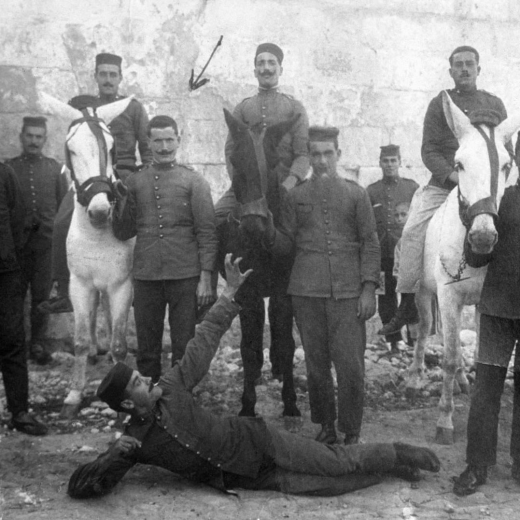 El senyalat amb la fletxa és el soldat Fèlix Reyner Ciurana