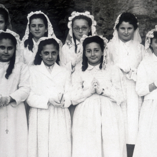 Foto de Comunió Solemne

D'esquerra a dreta: a dalt, Balbina Vila, Assumpció Artigas, Montserrat Vidal, Lluïsa Orench i a baix, Margarida Bosch, Montserrat Planas, Carme Call i M Teresa Reyner.