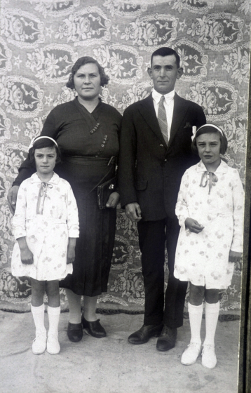 En Joaquim Rovira i la Carme Ribas amb les seves filles Rosita i Maria