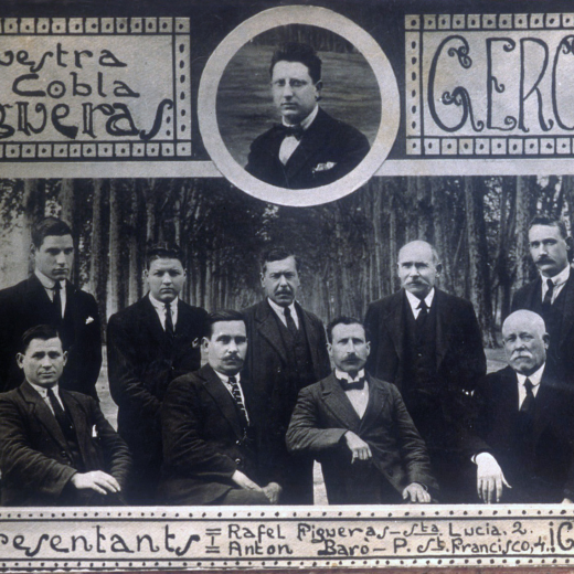 foto dels integrants de l'orquesta cobla Figueres. És una foto de Valentí Fargnoli