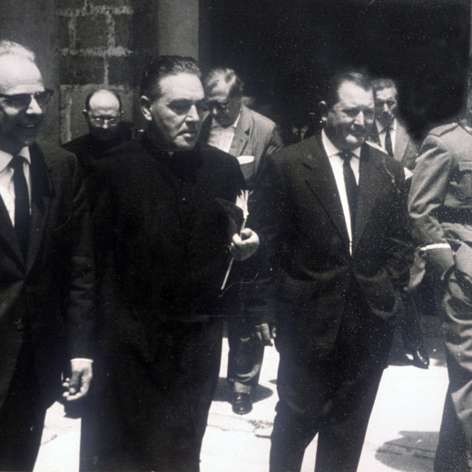 Festa de la vellesa. La presidència de l'acte amb el delegat de la Caixa Bertomeu Comes, el Sr rector Mn Francesc Berga, l'alcalde Lluís Vilella i el caporal de la guàrdia civil el Sr. Sanz