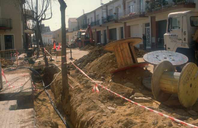 Treballs de reforma i modernització del carrer Pirineus a Maçanet