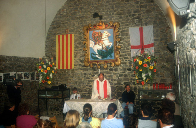 El Sr. rector de Maçanet Mn Josep Puig celebrant la missa a Sant Jordi