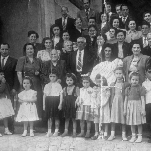 Una festa familiar de la família Orenh - Ruhí, sembla que és un bateix.

El primer de la fila de baix és en Ramón Vila Catalana i a l'altre cap hi ha en Salvador Orench amb la seva dona i dues files més enrera es pot veure el seu germà Joan Orench.

Dels altres se'ns ha fet impossible identificar-los