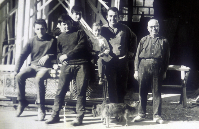 D'esquerra a dreta: Joaquim Codina, Joaquim Roca, Juli Campeny, la nena Olga Caballé, Josep Codina i Joan Alabert