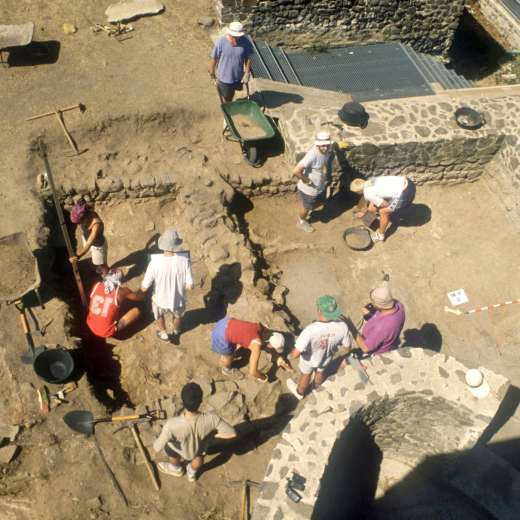 Excavacions al castell de Torcafelló.