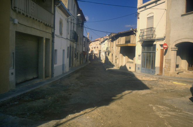 Pavimentació del carrer de sant Sebastià.