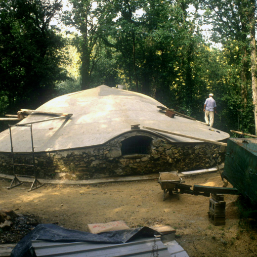 Restauració de la coberta del pou del glaç per Joan Machado.