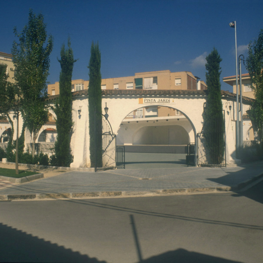 Vista de l'entrada principal de la Pista Jardí, un cop remodelada.