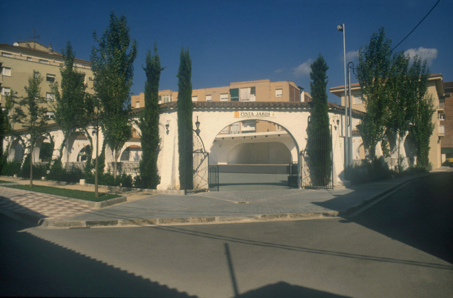 Vista de l'entrada principal de la Pista Jardí, un cop remodelada.